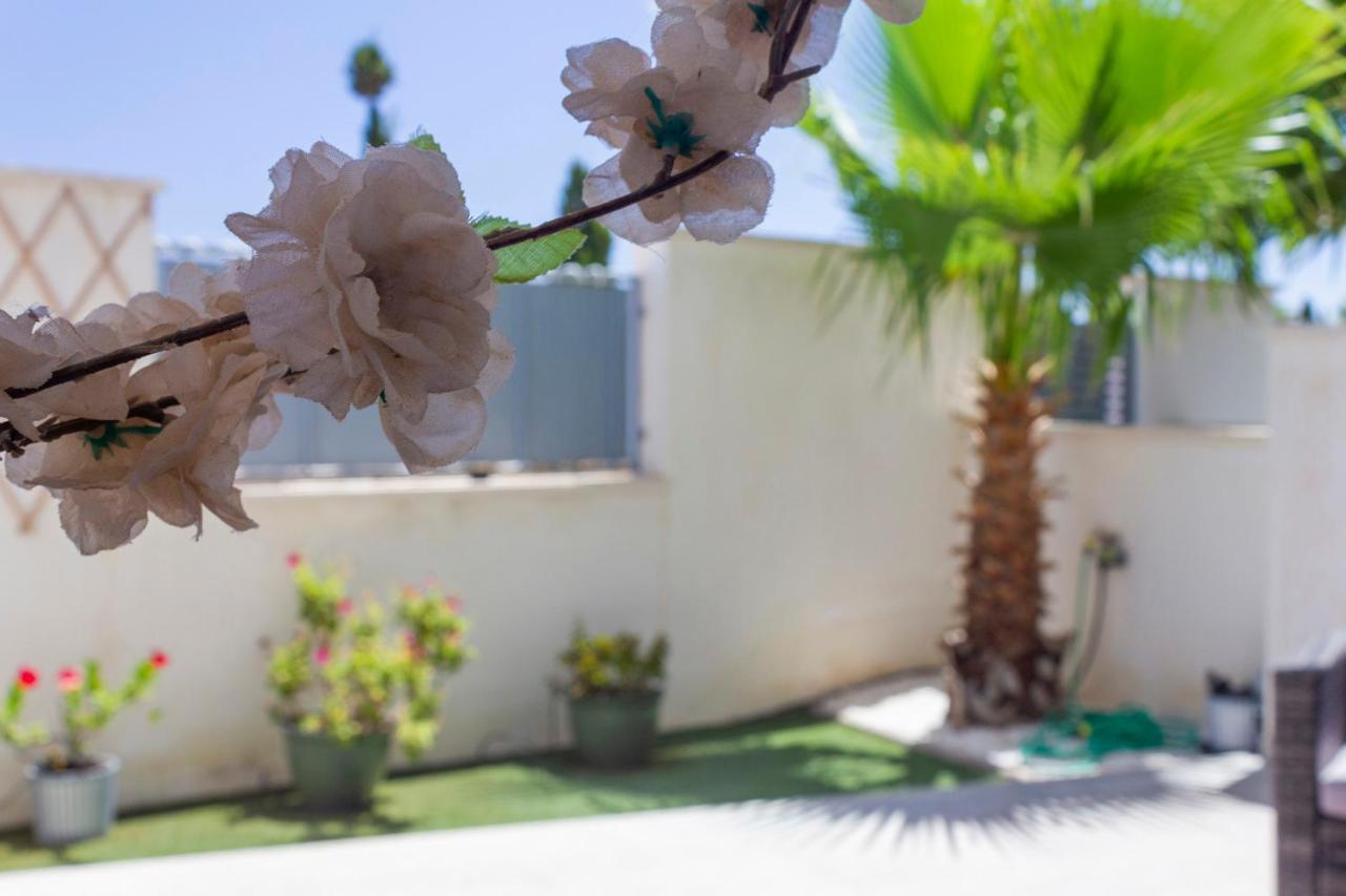 Bungalow Pink Garden Orihuela Exterior photo